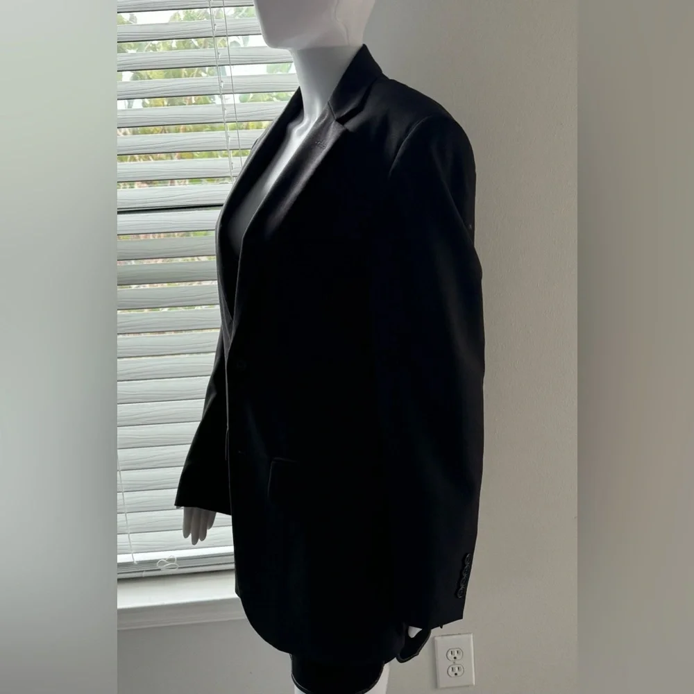 Wilke-Rodriguez men's suit, size 38, standard, waist 32. Fitted jacket and